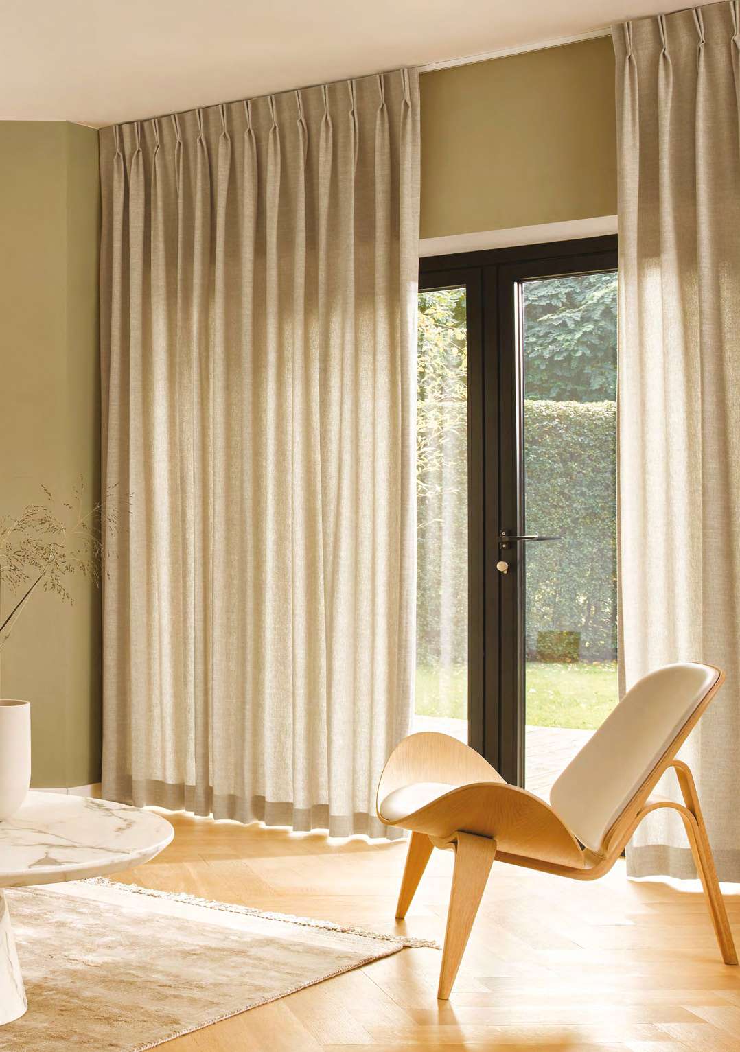 Cortina tradicional en ambiente clásico — Hunter Douglas
