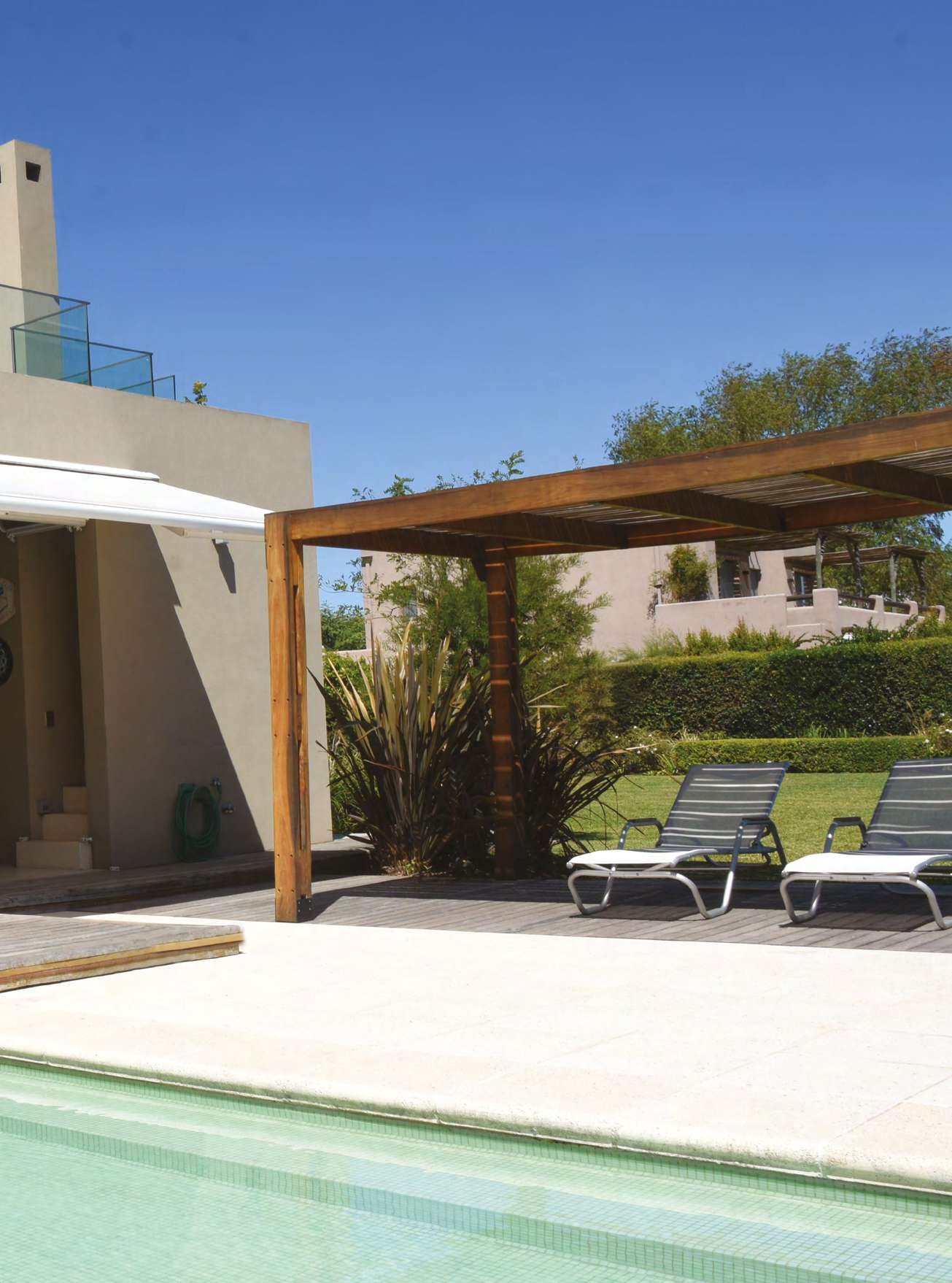 Cubierta de techo Airomatic retráctil — Hunter Douglas