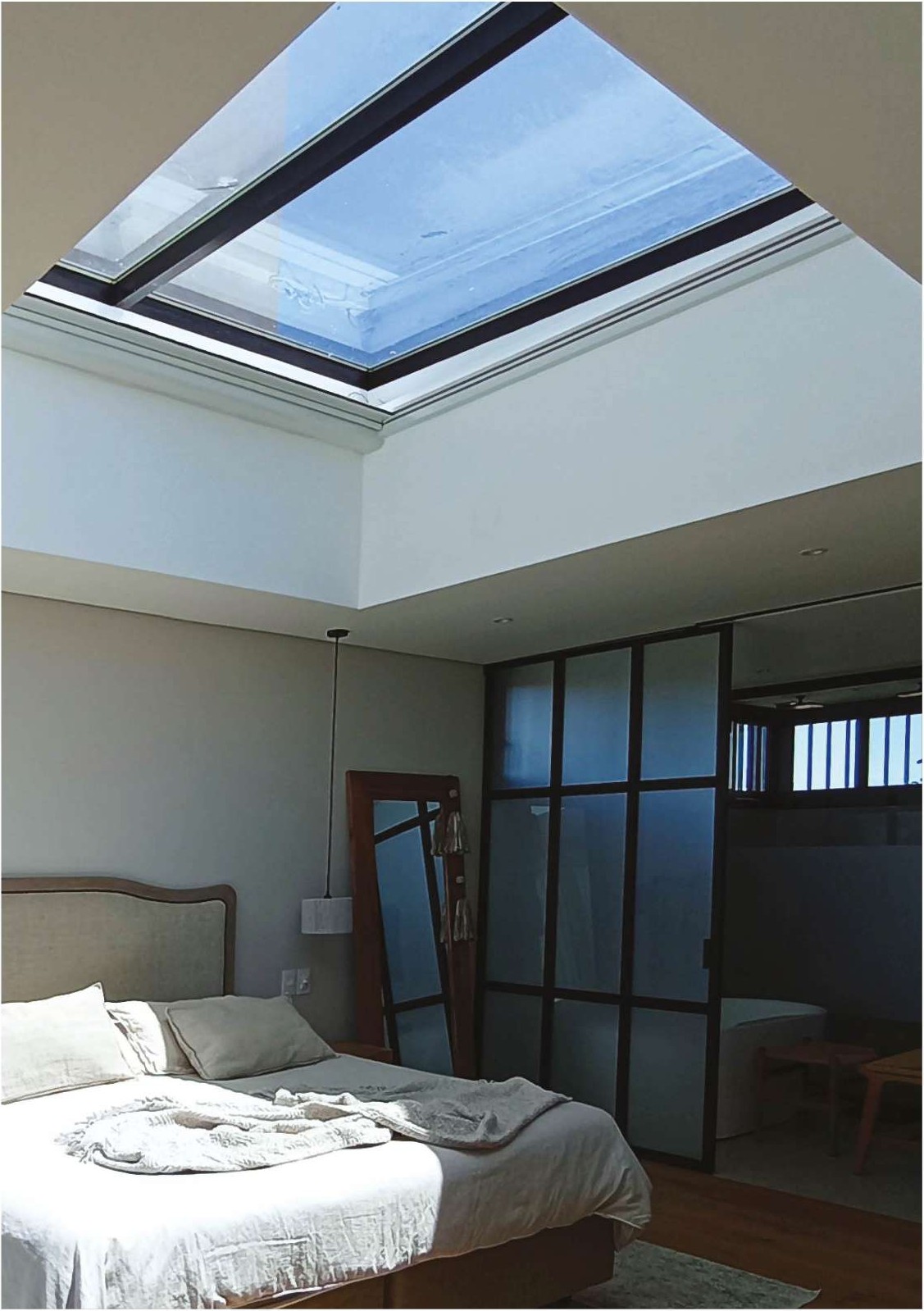 Cortina roller Lunero ZipLine para ventana de techo — Hunter Douglas